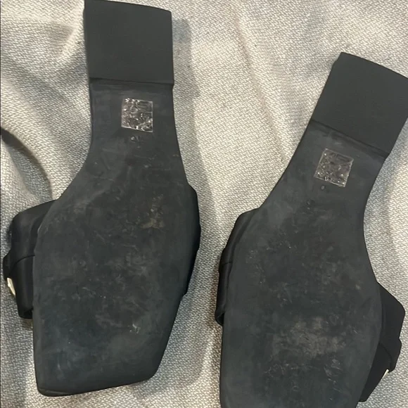 Jeffrey Campbell Black and Gold Sandals with Elegant Design size 10 square heel - Picture 5 of 8